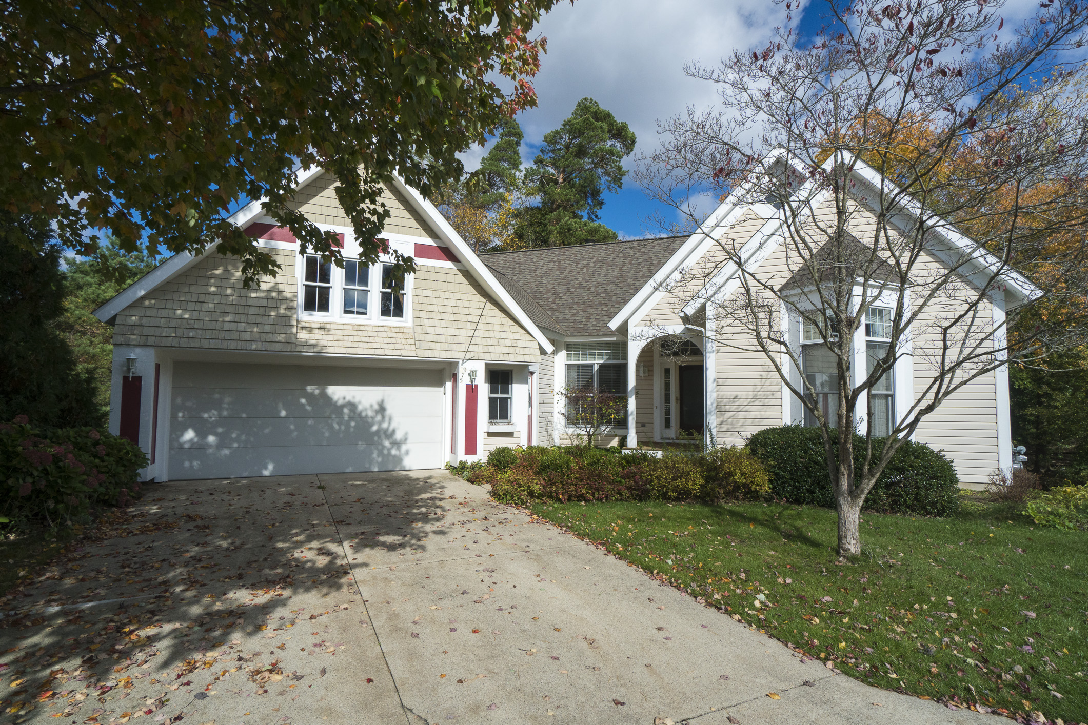 Spacious Condo In At The Cottages Of Bay Meadows Sarah Lilly