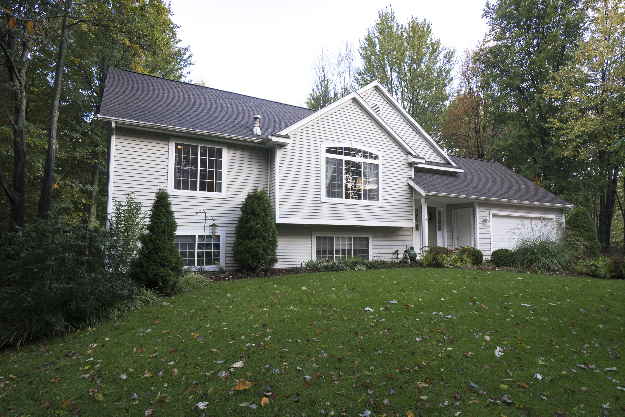 Bi-Level on the North Side of Holland