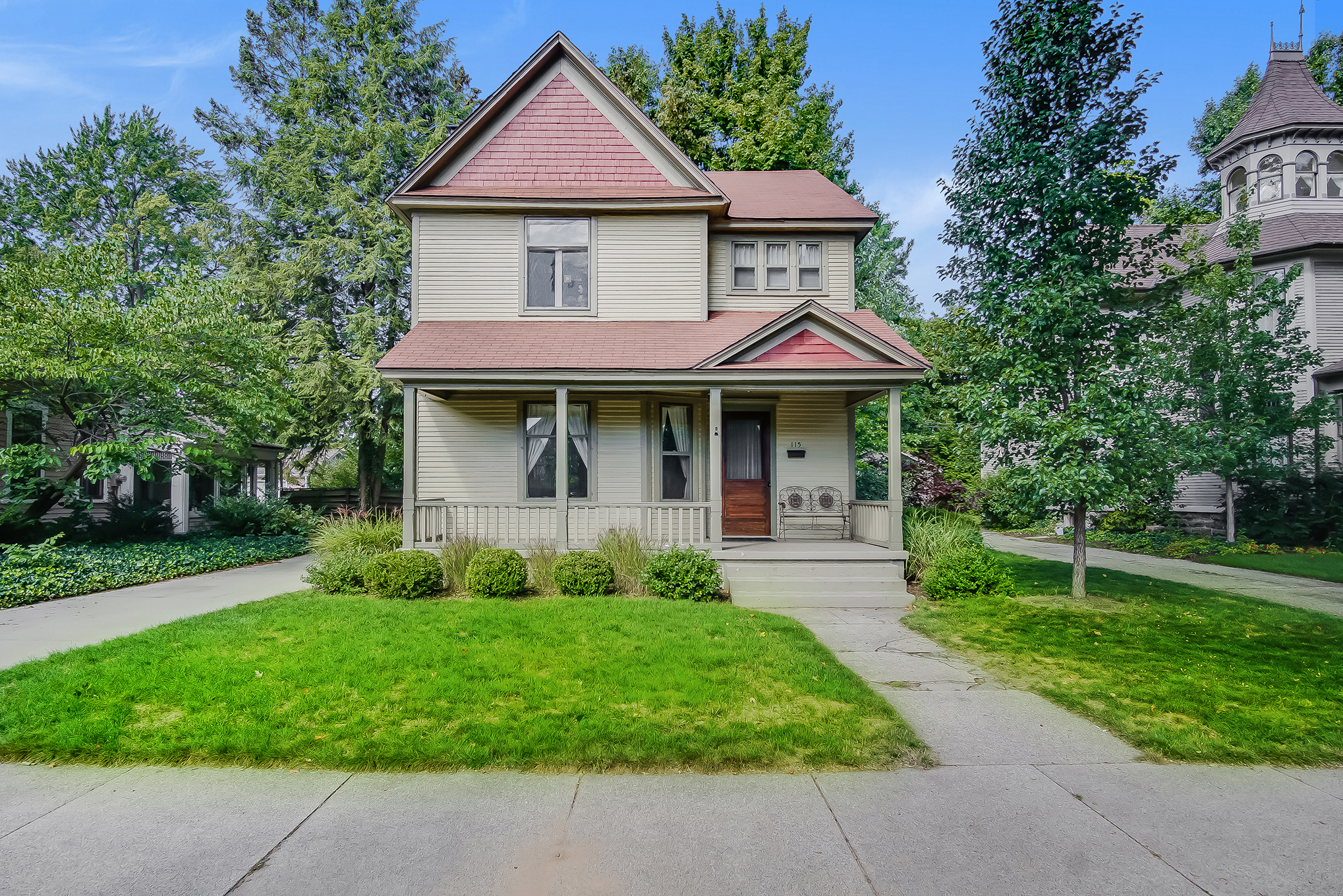 Home in Historic Holland!