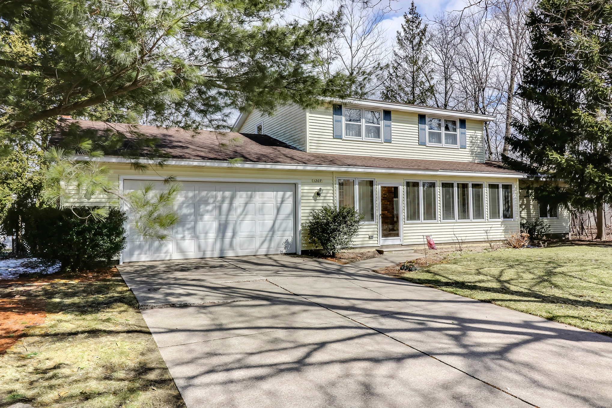 Large Home in Holland Heights