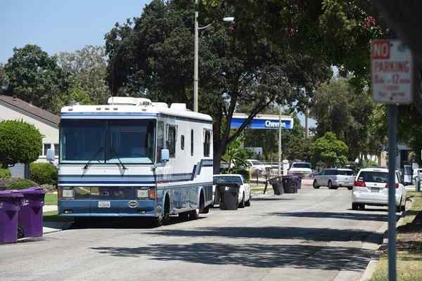 Long Beach Law To Bar RV Parking On Residential Streets Moves Forward