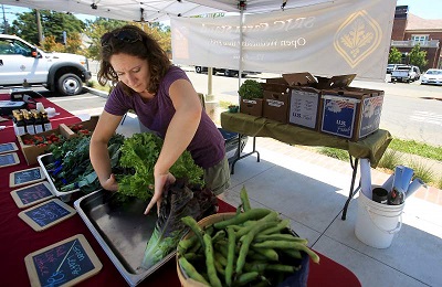 JC Neighborhood Has Its own Farmer's Market
