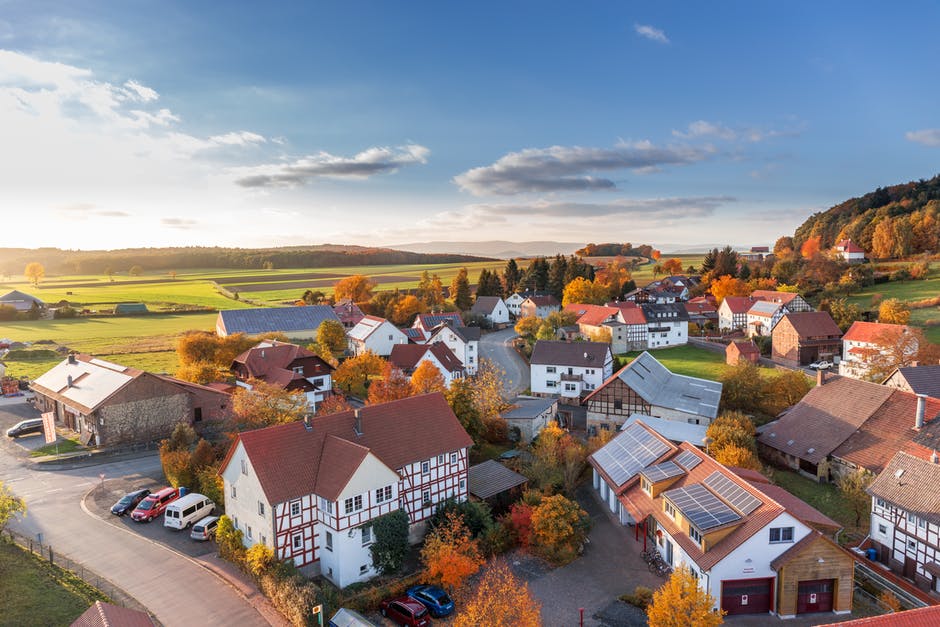 Informed Seller: 11 Market Considerations To Assess Before Selling