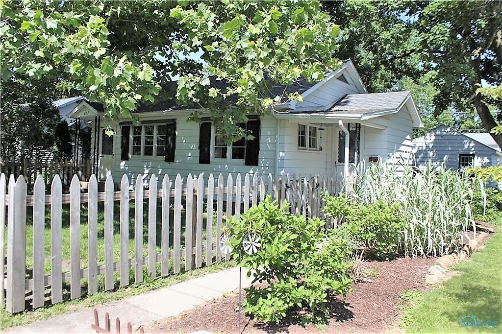 627 Kenwood Ave., Bowling Green, OH 43402
