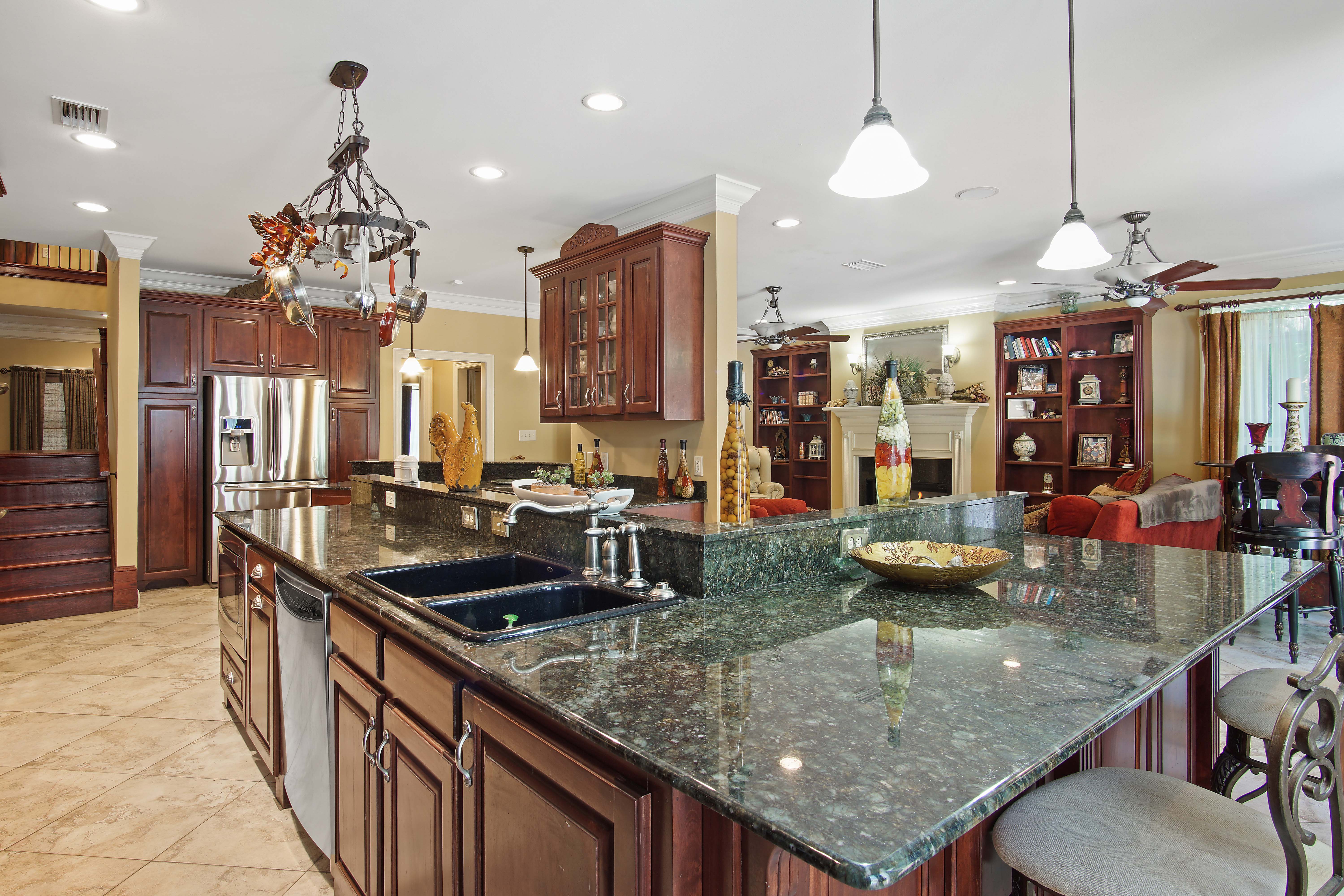 Luxury Loxley Home Kitchen