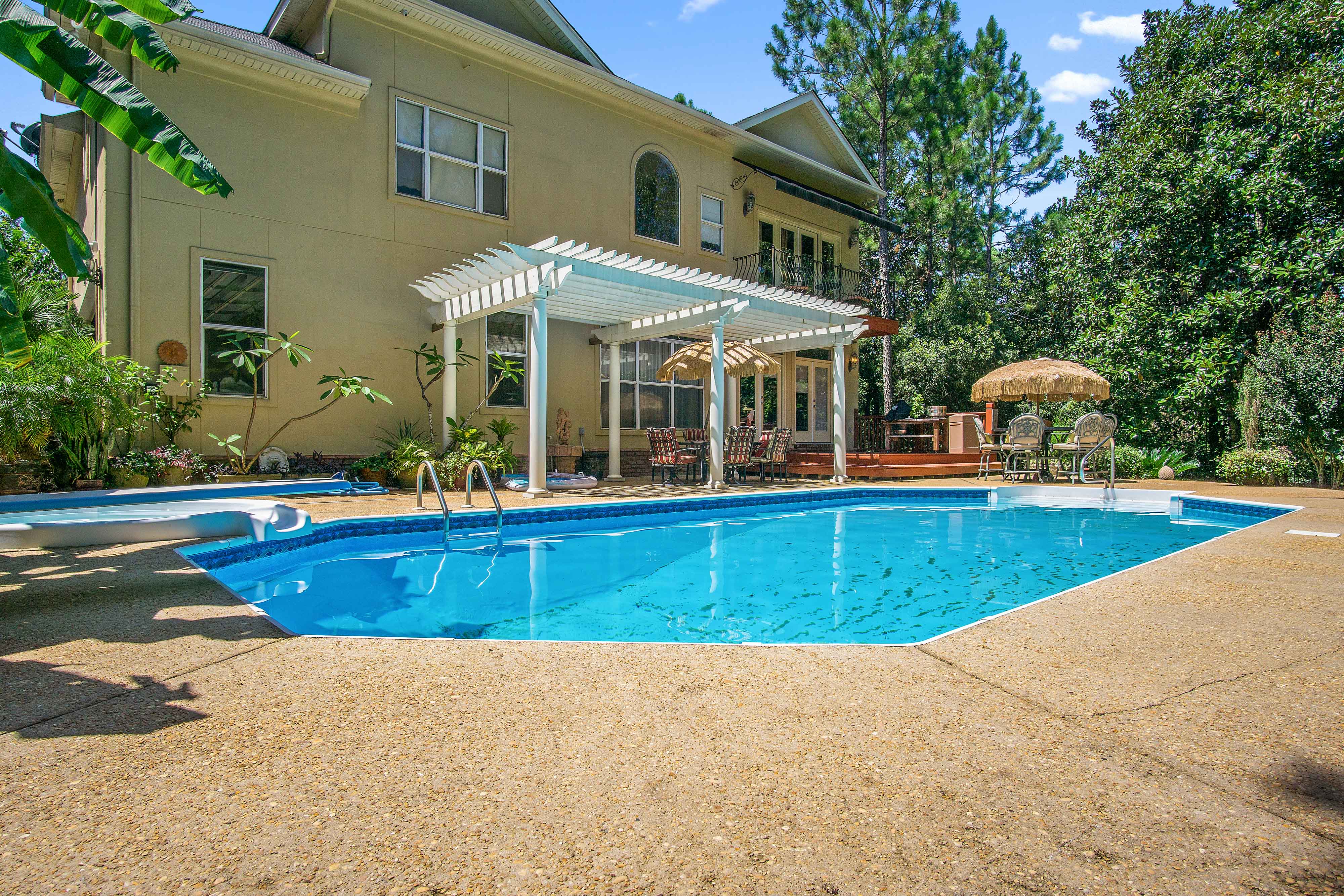 Luxury Loxley Home Pool