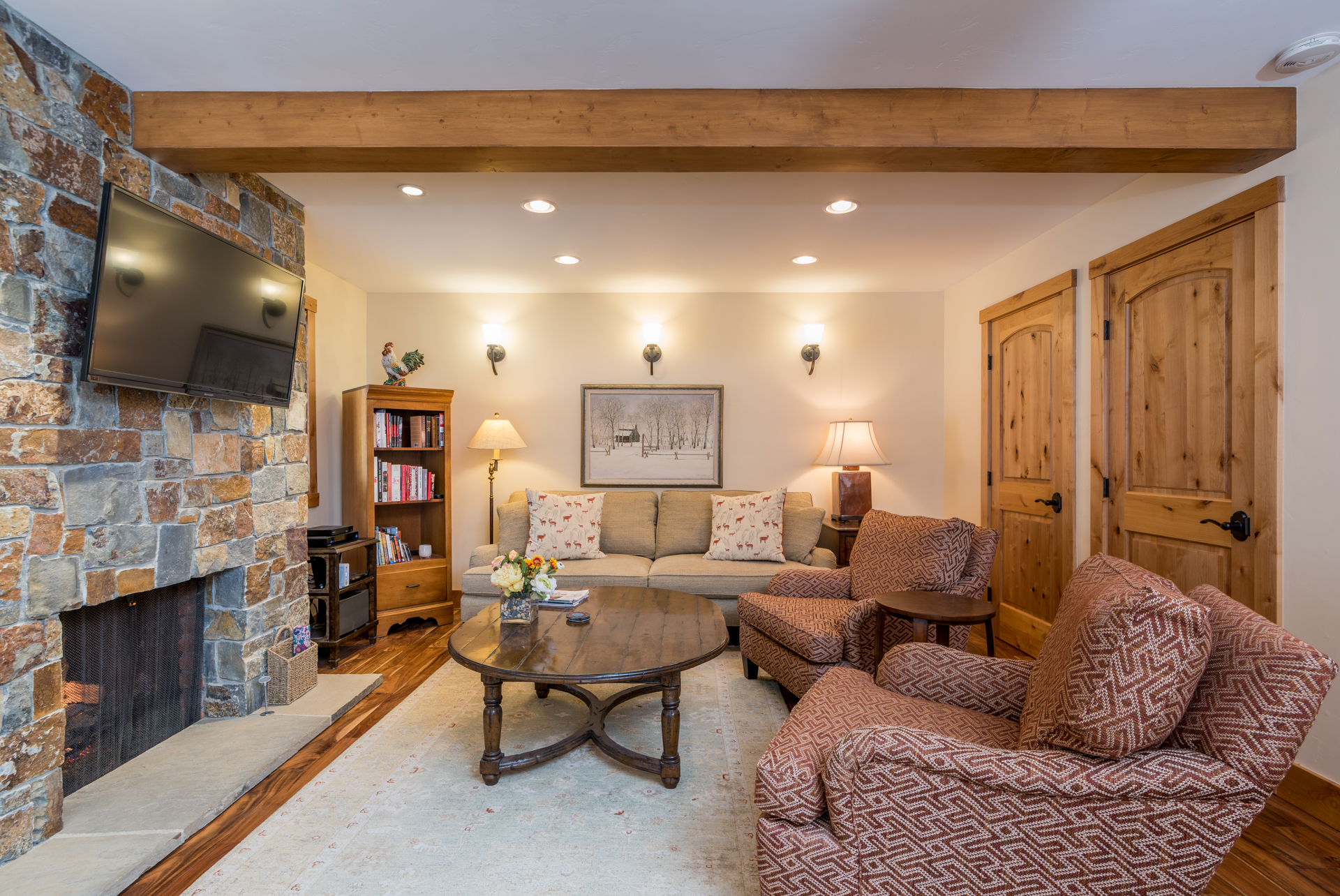 Roomy living room in this Warm Springs featured property/featured listing. 
