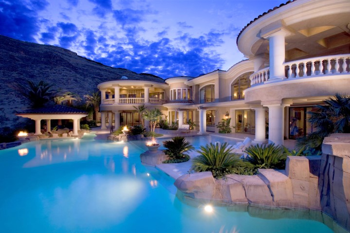 How to Market a Luxury Home in the Current Market