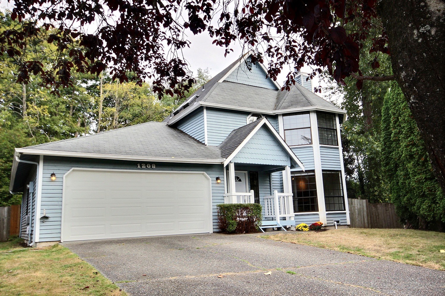 Bothell 2-story on a quiet cul-de-sac