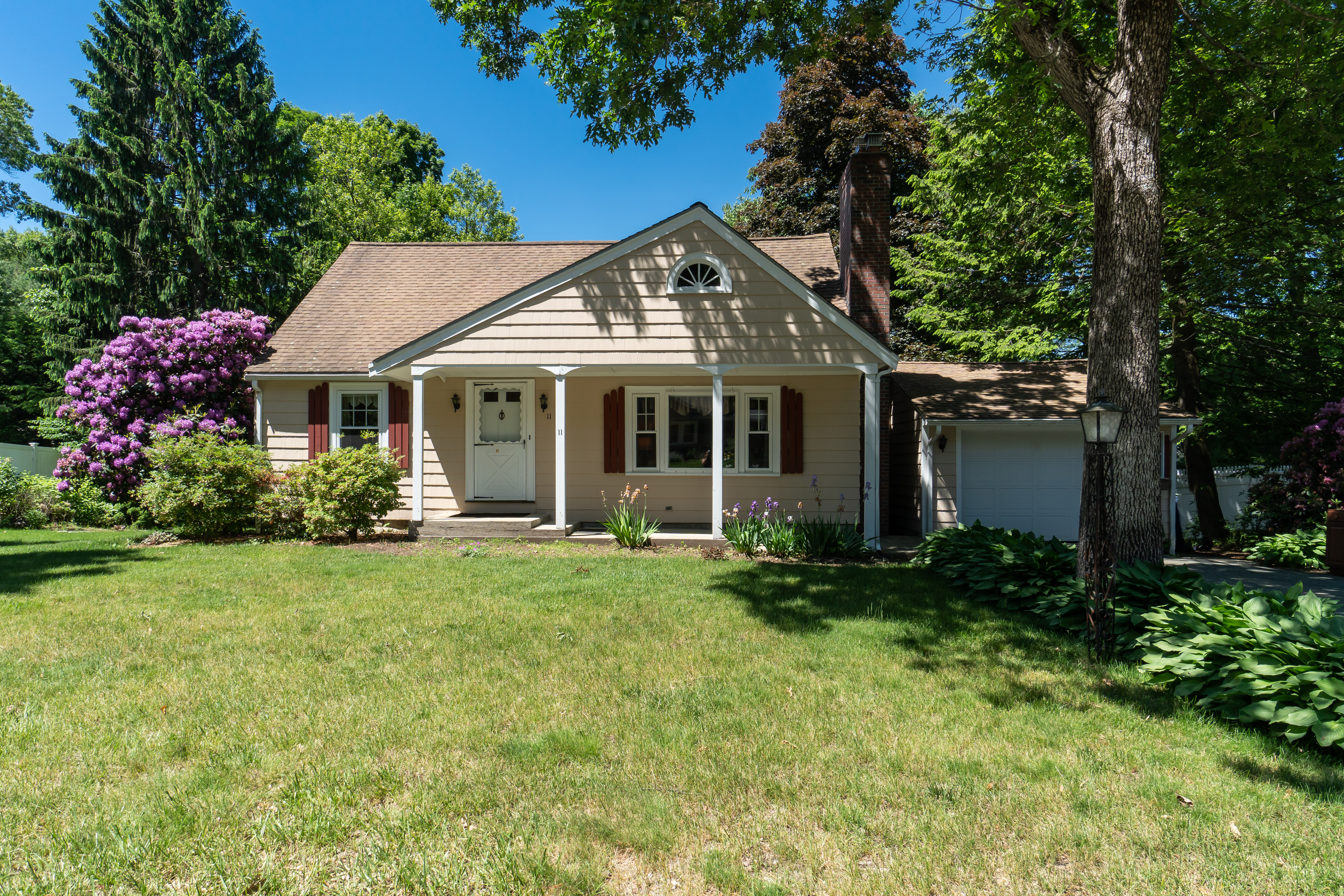 11 Linda Rd Wilmington 3 bdrm Cape for sale $489,900