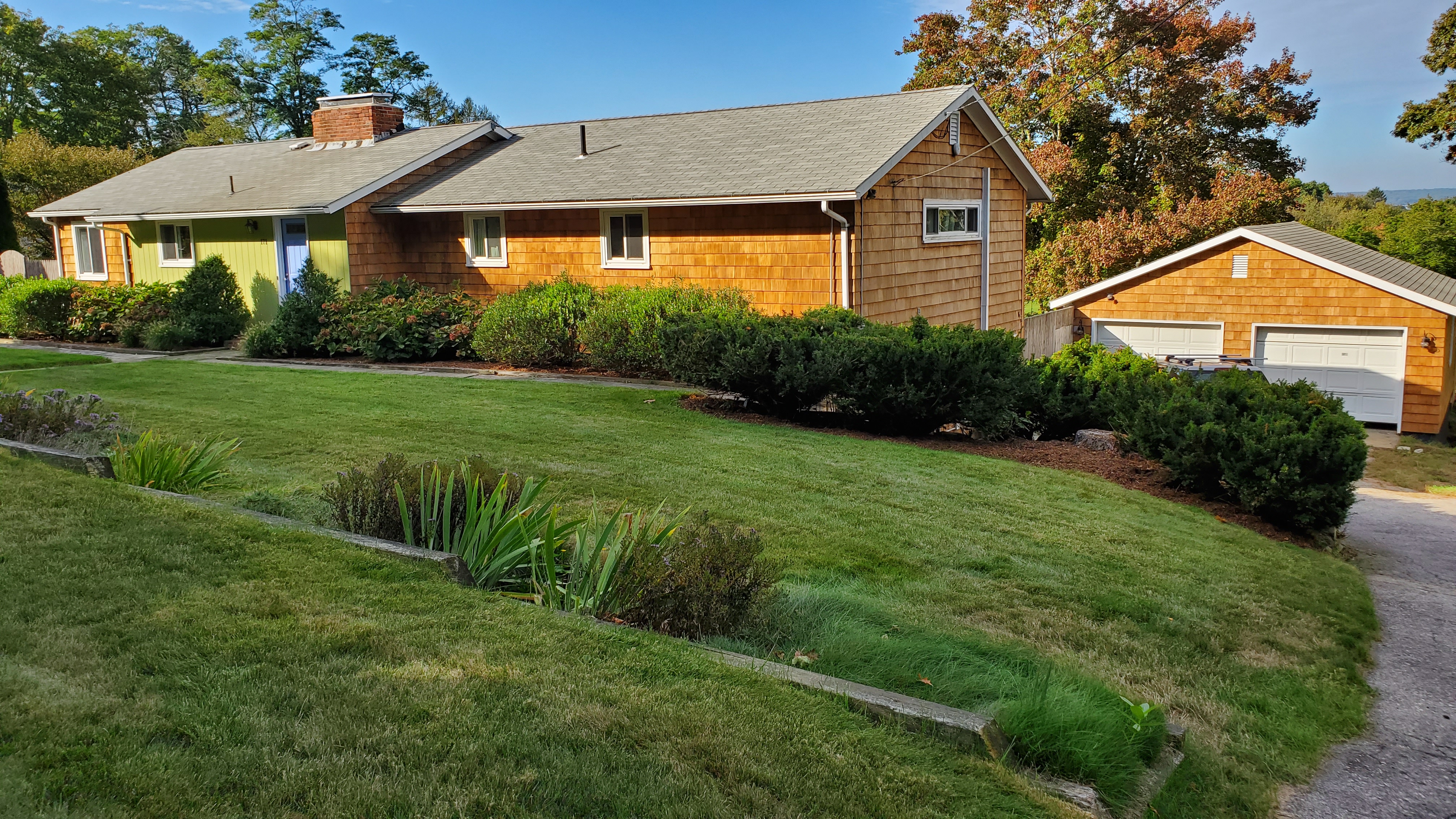171 Carlton Ave Warwick RI 02889 4 bed. 3 bath, 2400 ft square. $399,900.