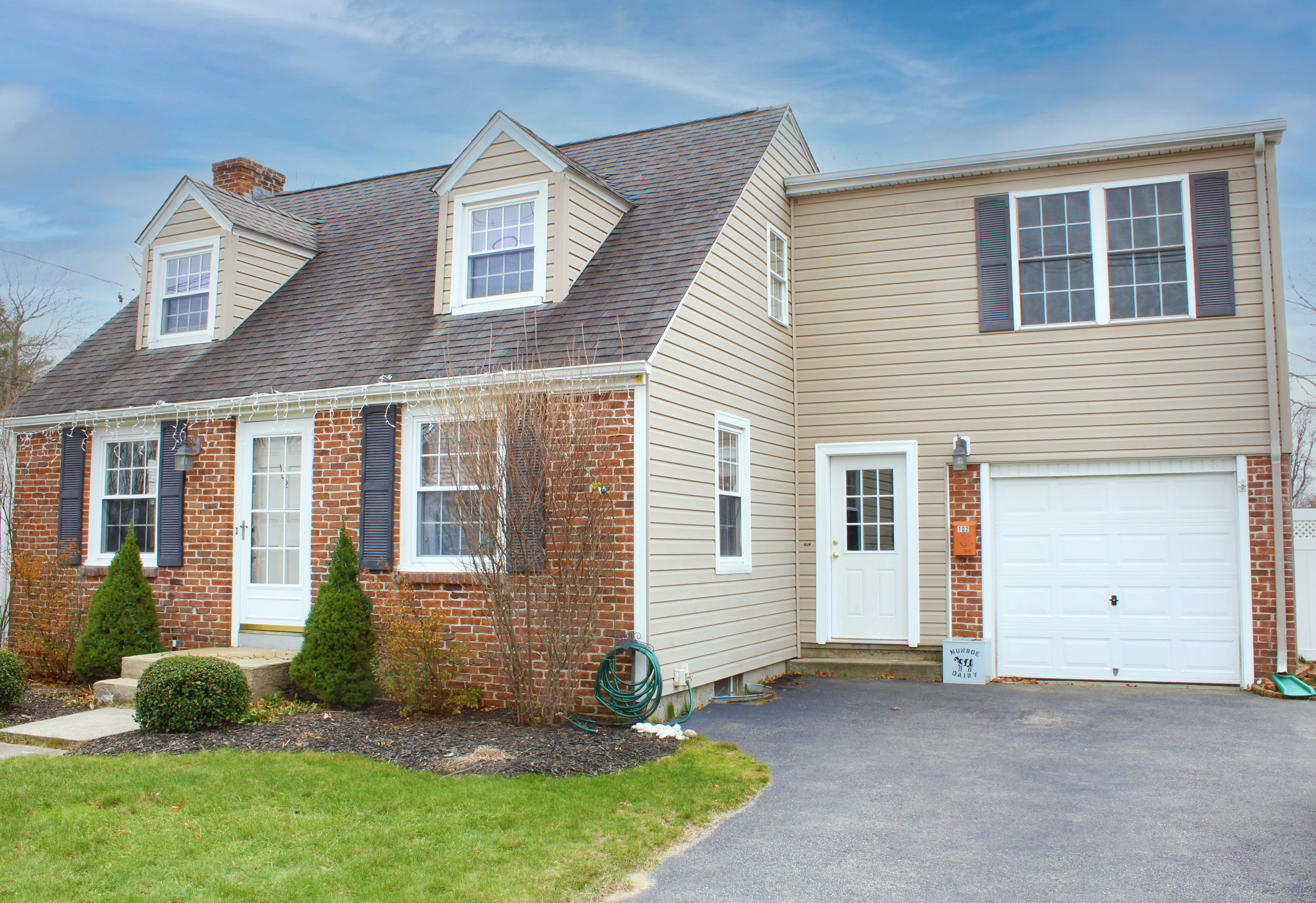 Amazing 3 bed Cape For Sale in Warwick Rhode Island
