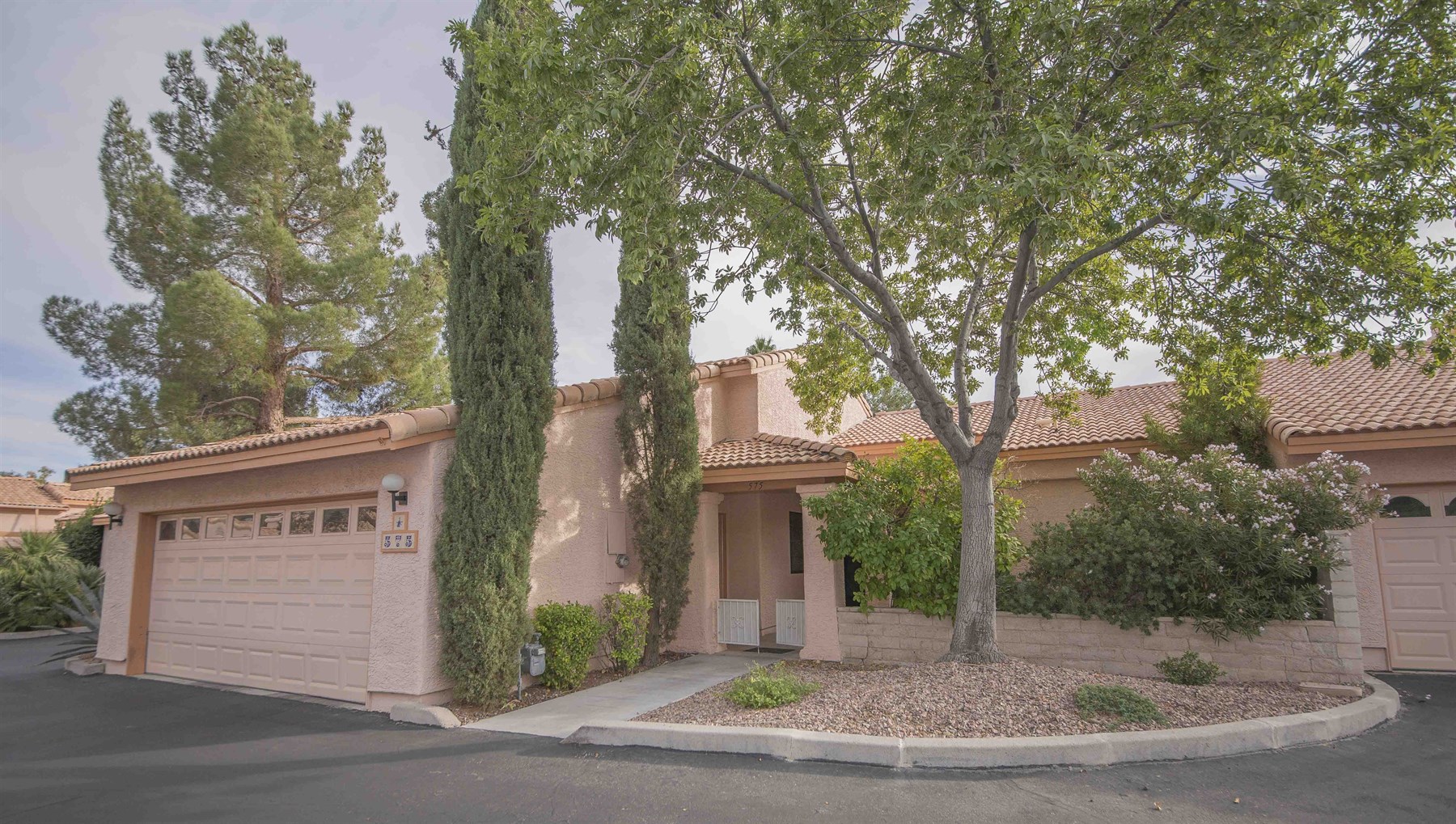 Single Story Townhome in the heart of Green Valley!