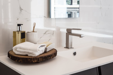 10 Inside Tips From a Designer Who Specializes in Small Baths