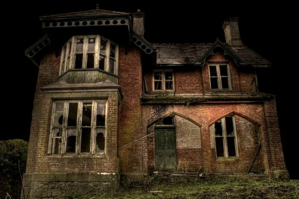 4 Tips to Keep Your Home From Looking Like a Haunted House