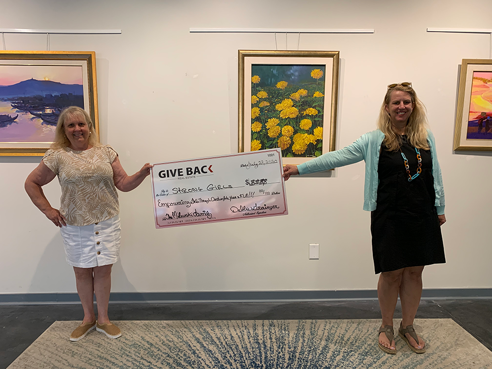 Debbie Grainger GIVES BACK to Strong Girls