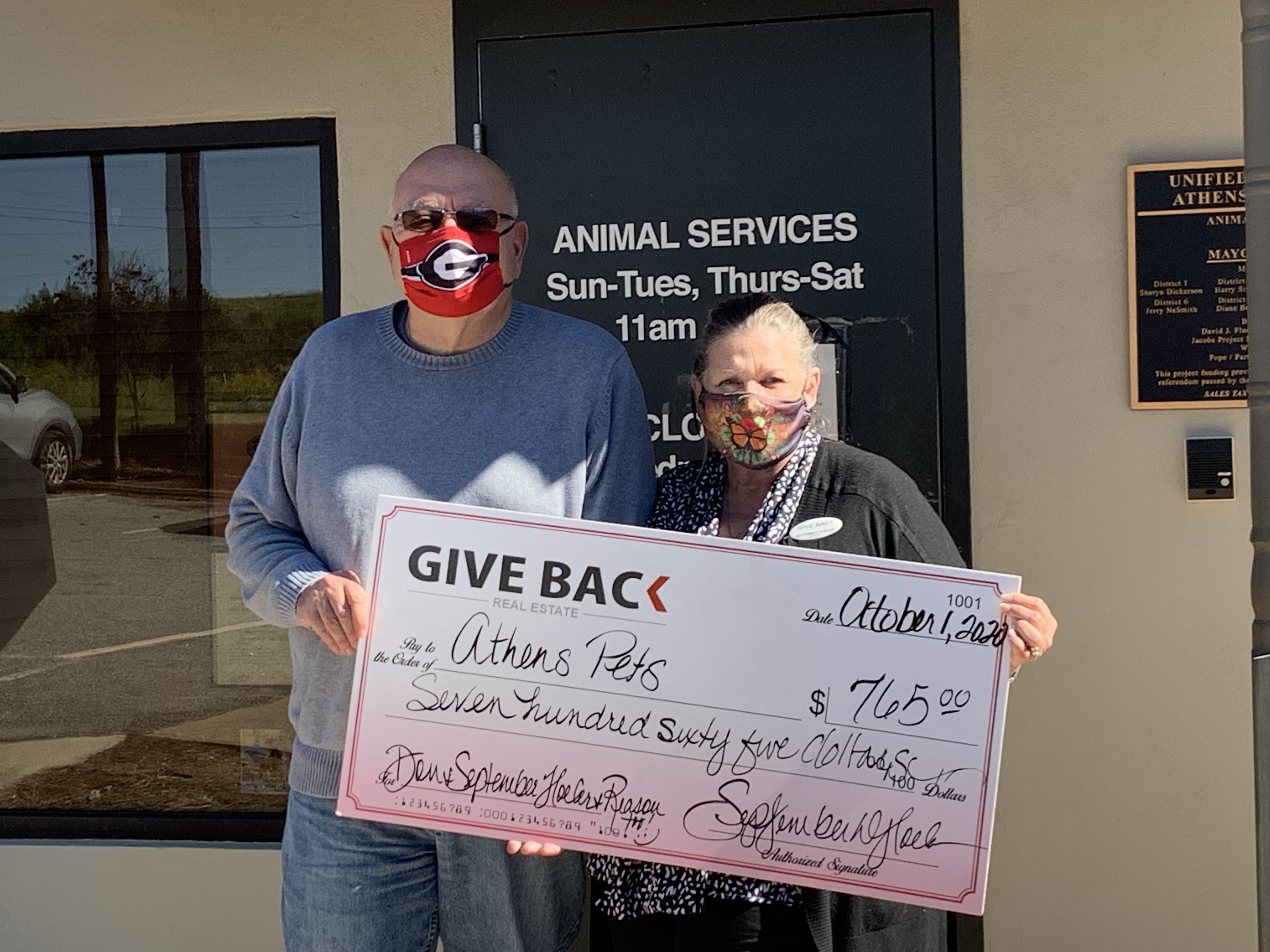 September Hoeler GIVES BACK to AthensPets