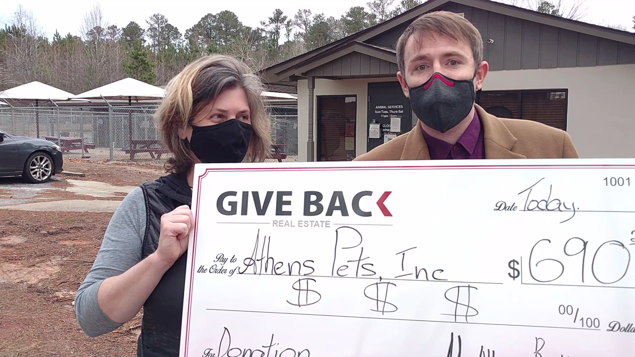 Georgui Kassaev GIVES BACK to AthensPets