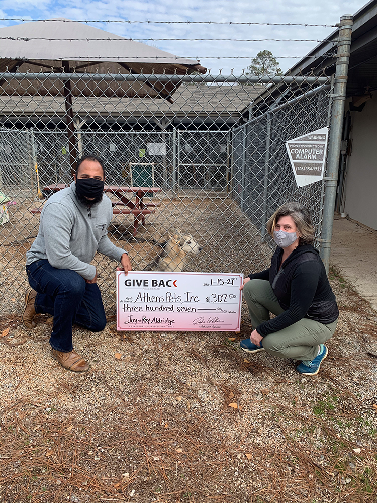 Julian Williams GIVES BACK to AthensPets