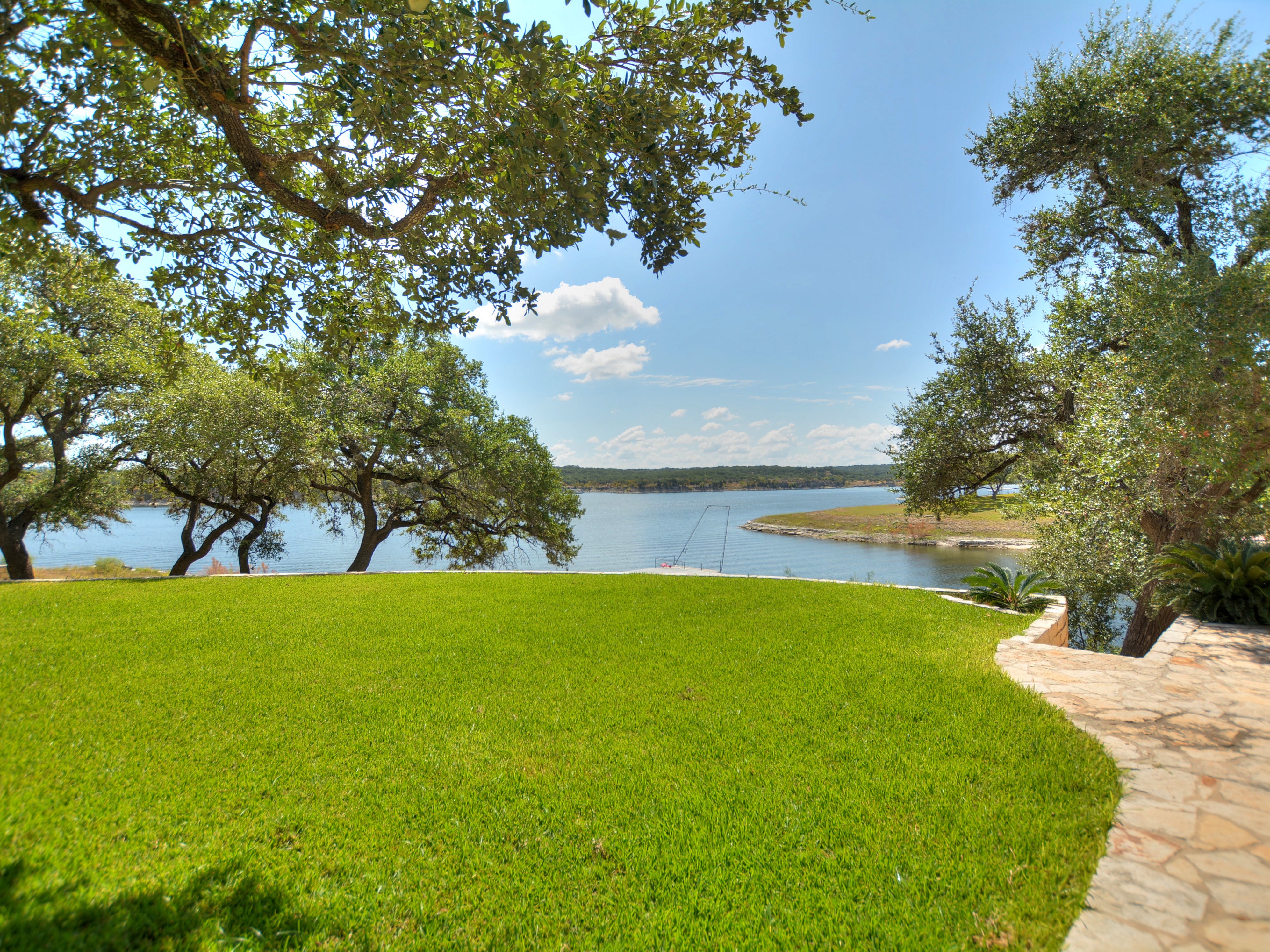 6021 Circle J - Lake Travis Waterfront - Gentle Slope