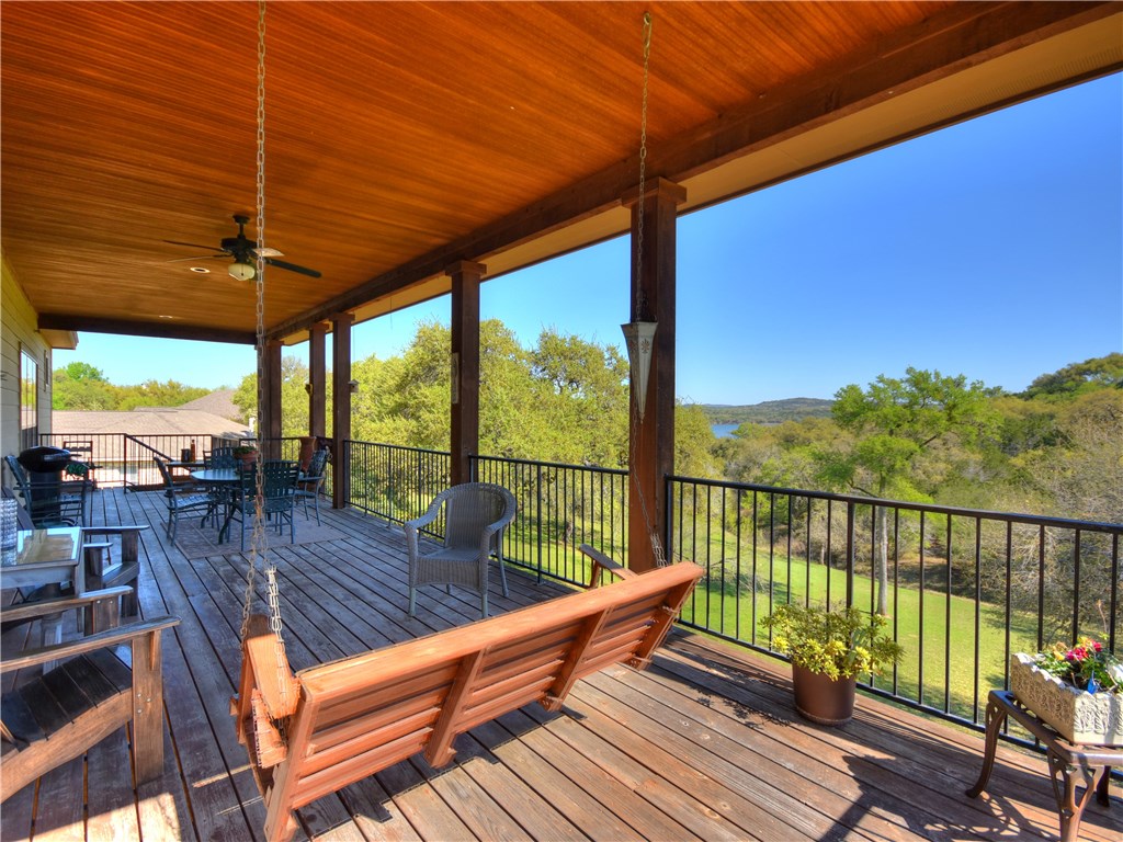 300 Harbor Dr - AMAZING Views In Lake Travis Community