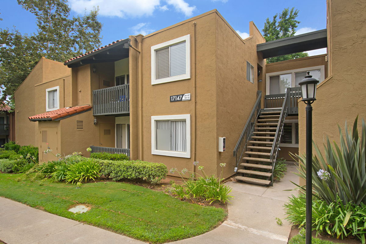 3D Tour: 17147 W Bernardo Dr., # 108