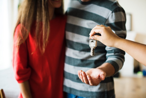 Landlord handing new tenants keys