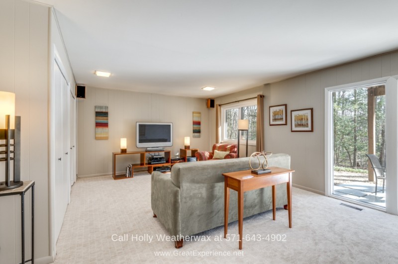 Reston VA House - Entertaining is a breeze in the beautiful family room of this Reston VA home. 