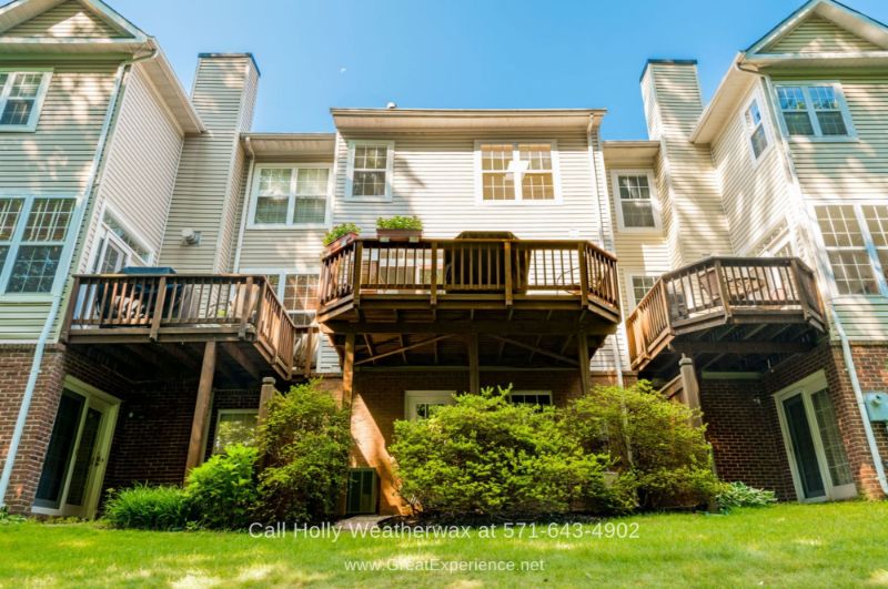 Townhomes for Sale in Reston Northern VA - All that you want is in this Reston VA townhome for sale. 