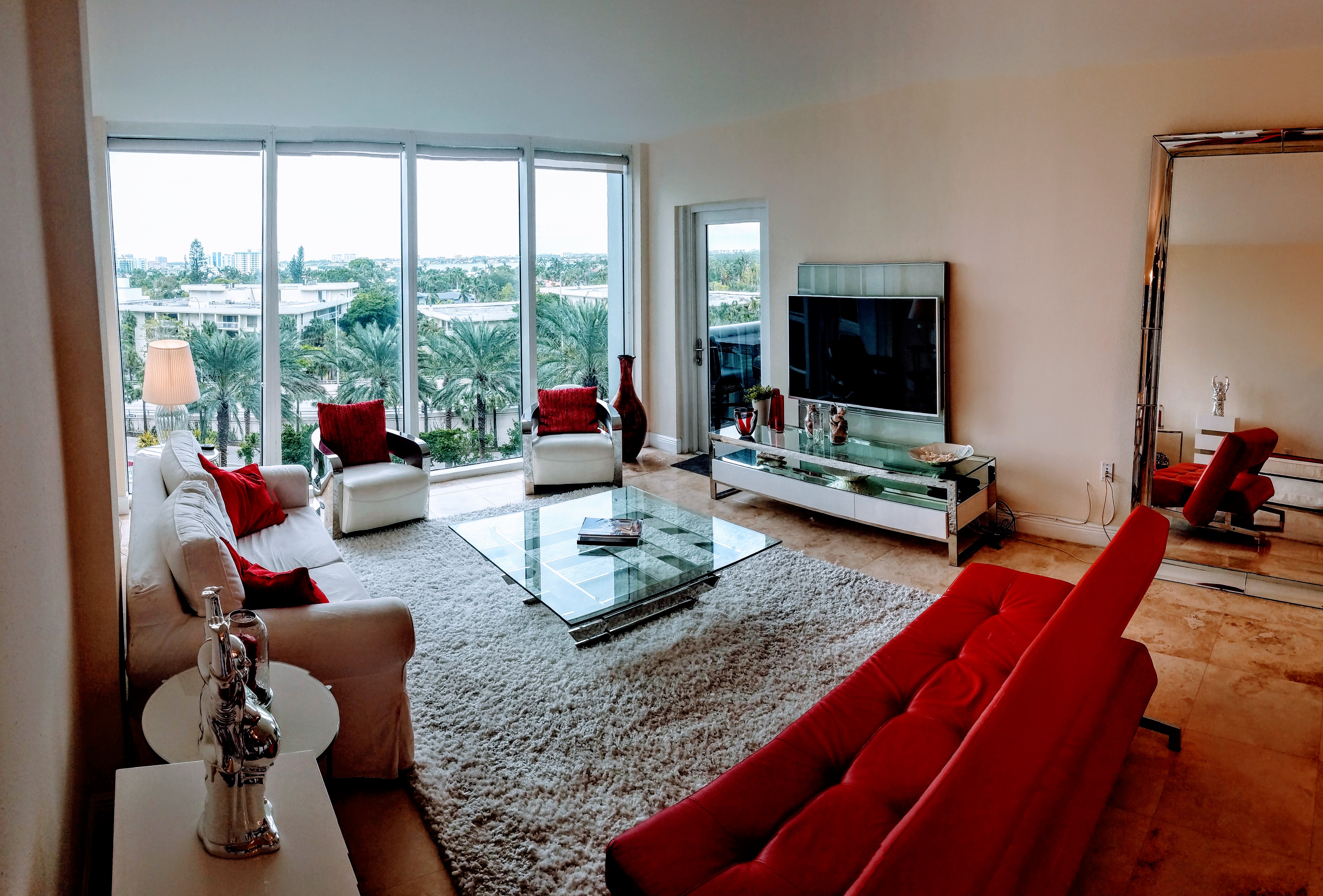 Walk inside our new listing at Harbour House in 3D or VR