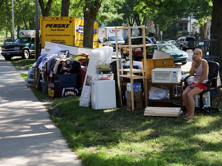 6 reasons why more millennials aren't buying homes