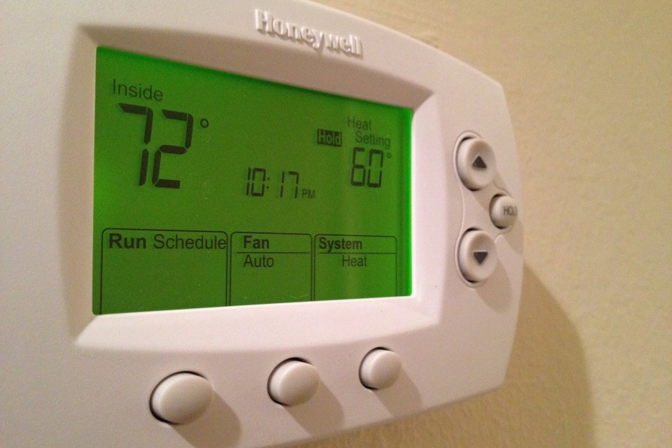 The Secret to Programming Your Thermostat the Right Way for Each Season