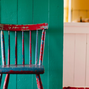 7 Ideas to Use Paint to Restore Worn-Out Things in Your Home
