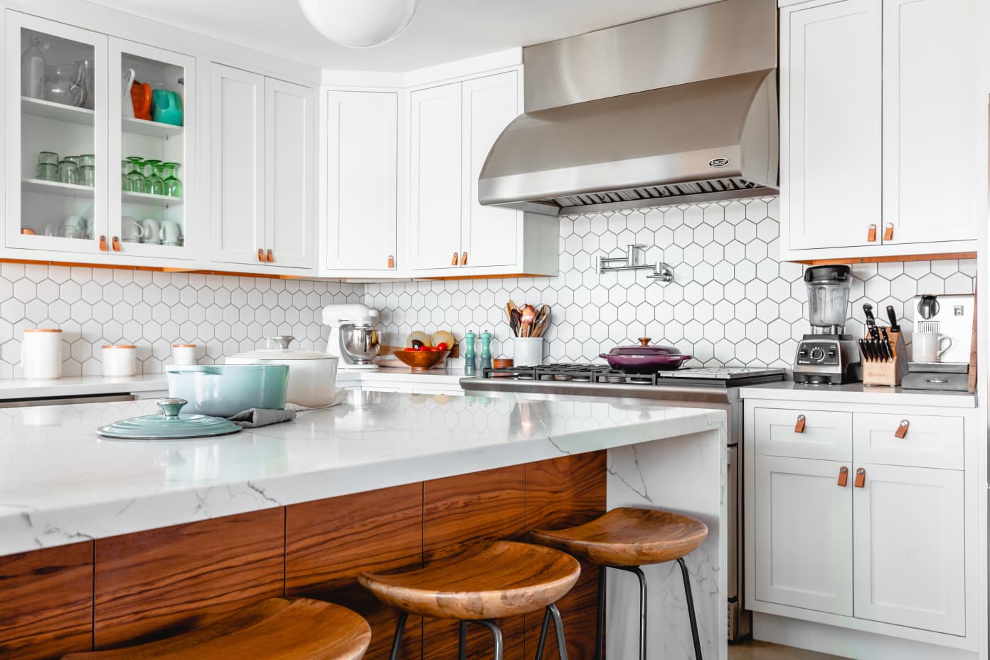 6 Things You Shouldn’t Store on Your Countertops (And 2 Things You Should)