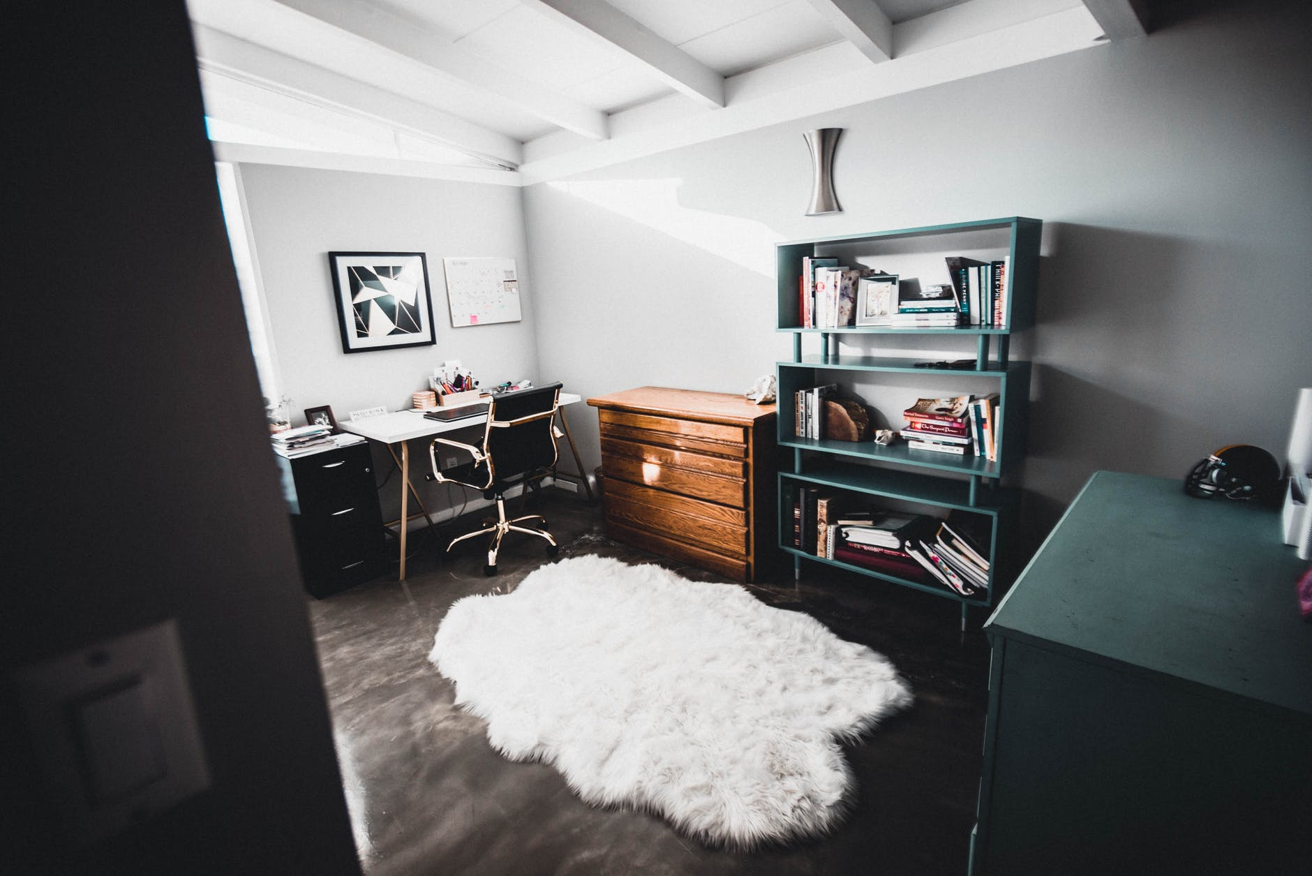 Top Tips to Easily Convert Your Garage Into Your Dream Home Office