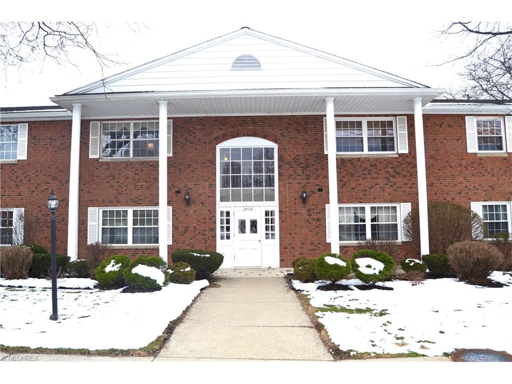 A Gorgeous Condo Unit in Rocky River is Waiting for You to Take Ownership!
