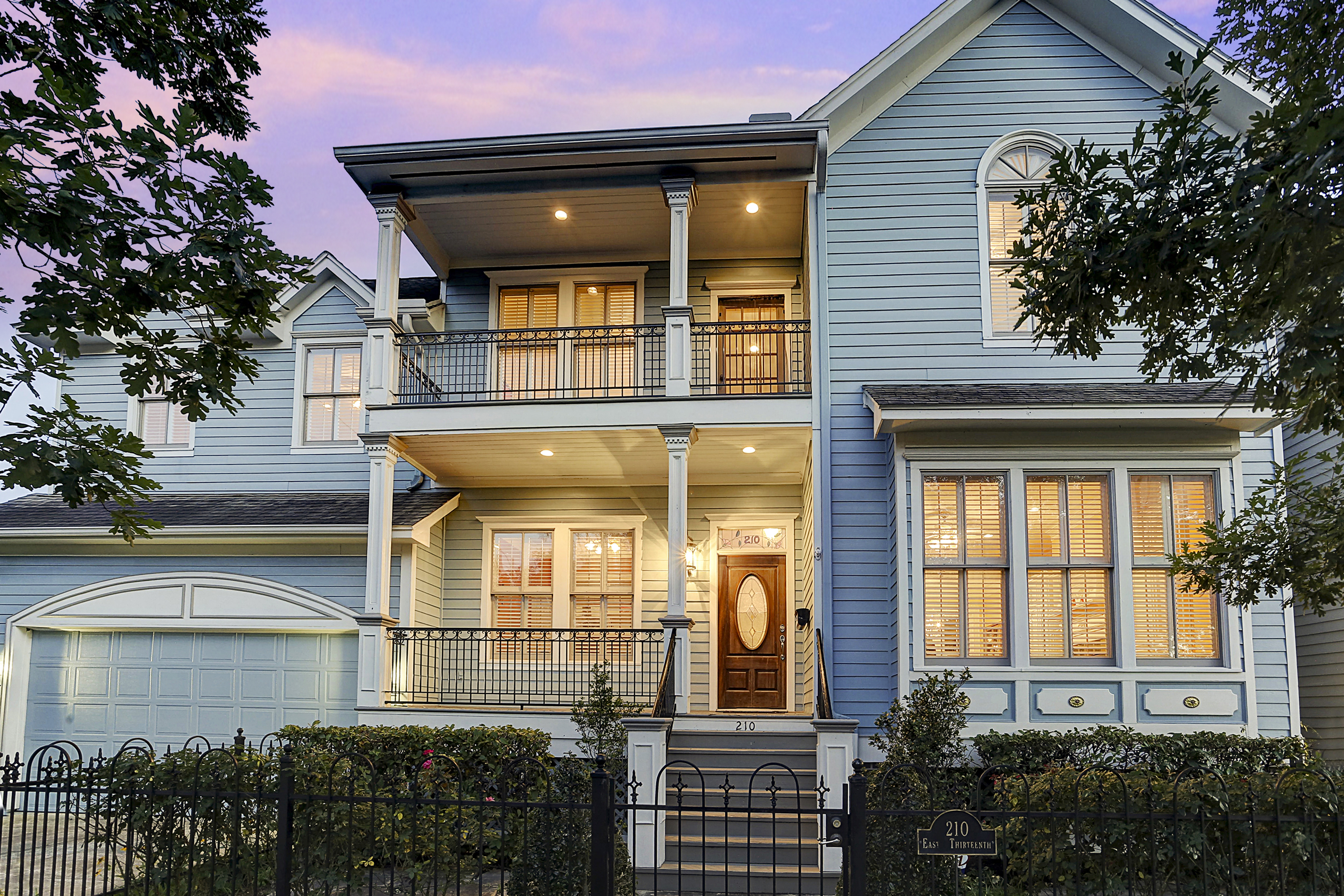 JUST LISTED in Houston Heights! 210 E 13th Offered at $799,000.