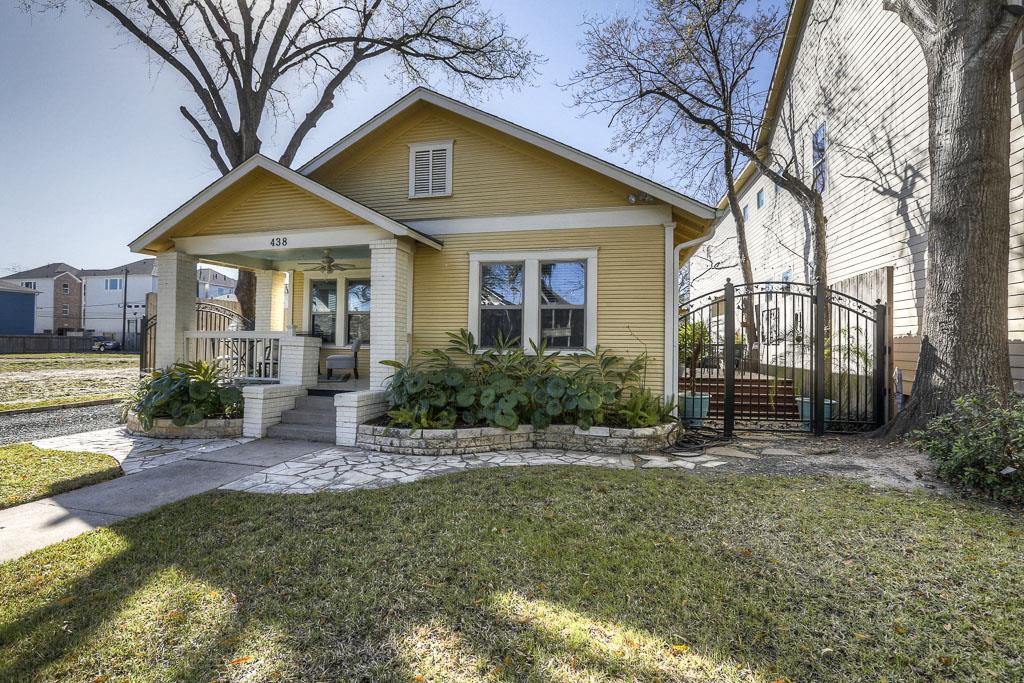 JUST LISTED in Houston Heights! 438 W 17th Offered at $665,000.