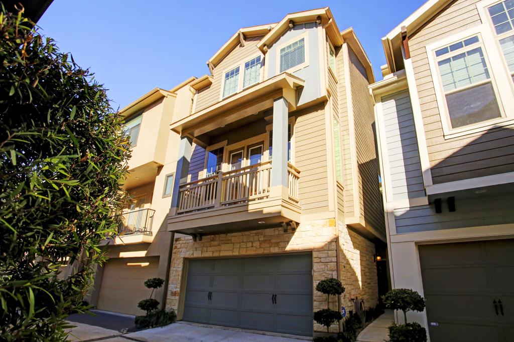 JUST SOLD in Houston Heights! 775 Waverly Offered at $389,000.