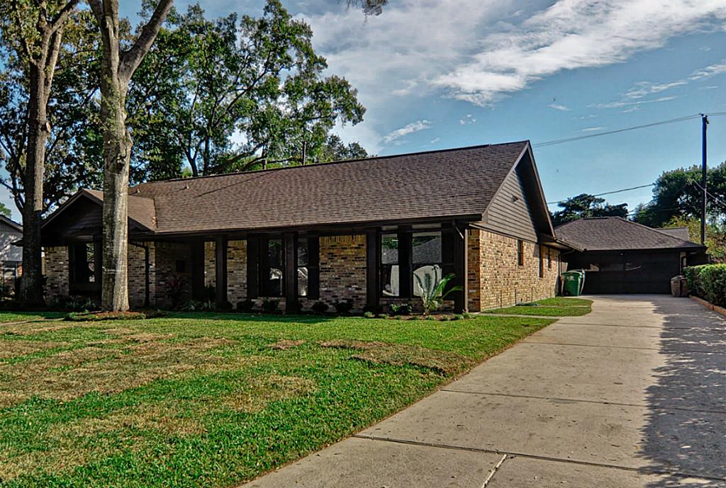 JUST SOLD in Lazybrook! 2226 Brooktree Offered at $659,000.