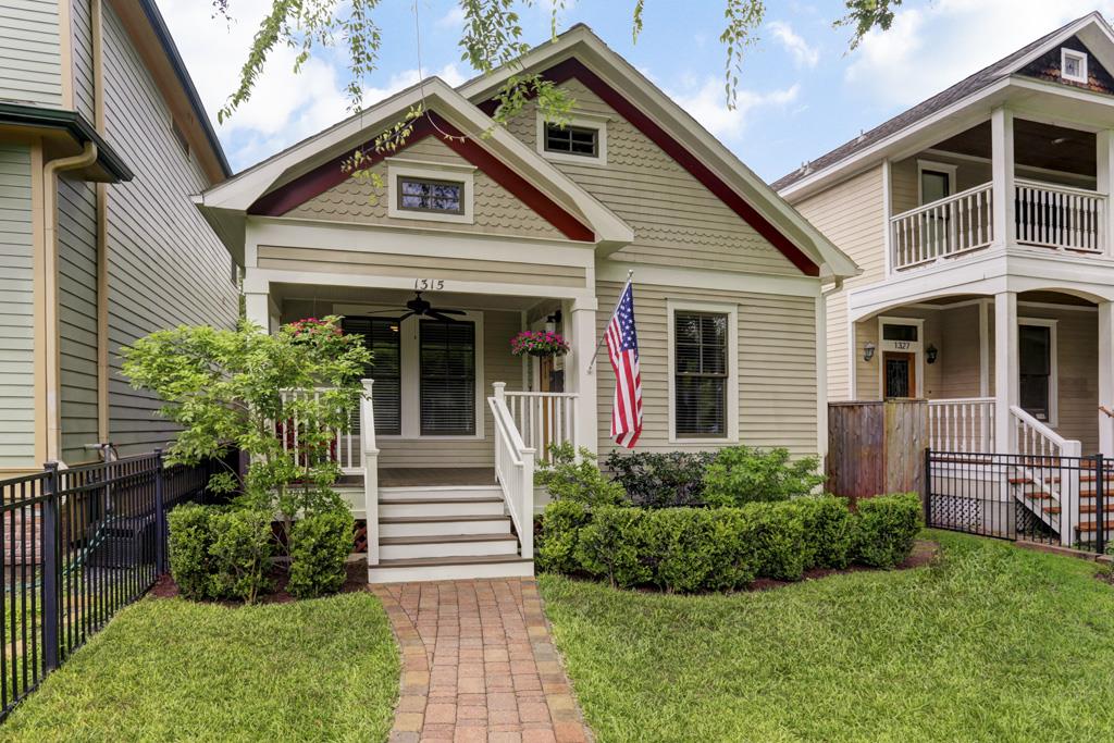 JUST SOLD in Houston Heights! 1315 Tulane Offered at $679,000.