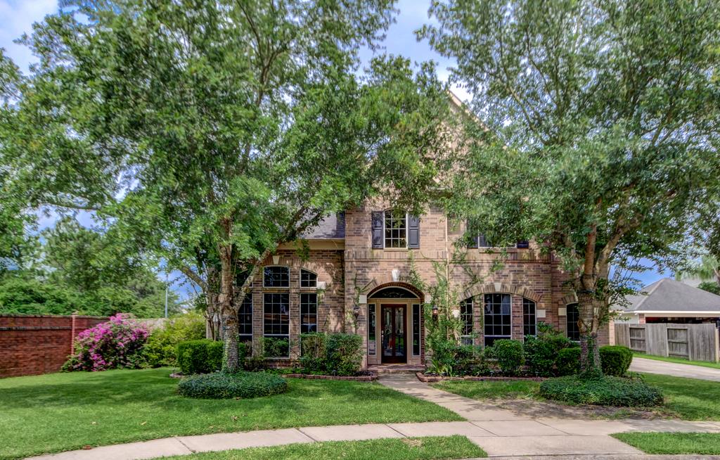 JUST SOLD in Pearland! 3030 E Brooks Court Offered at $310,000.