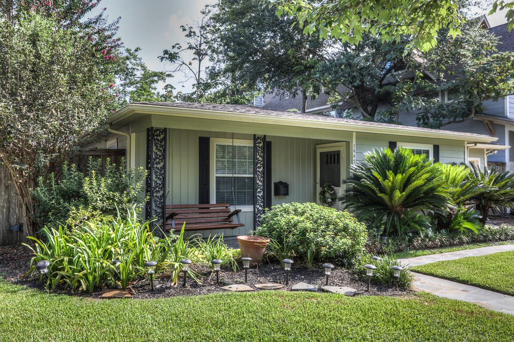 JUST SOLD in Oak Forest! 1447 Wakefield Offered at $464,000.