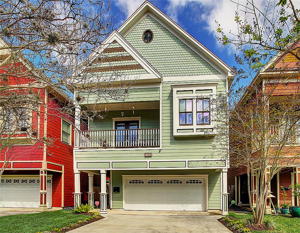 JUST LISTED in Houston Heights! 105 W 13th Offered at $649,000.