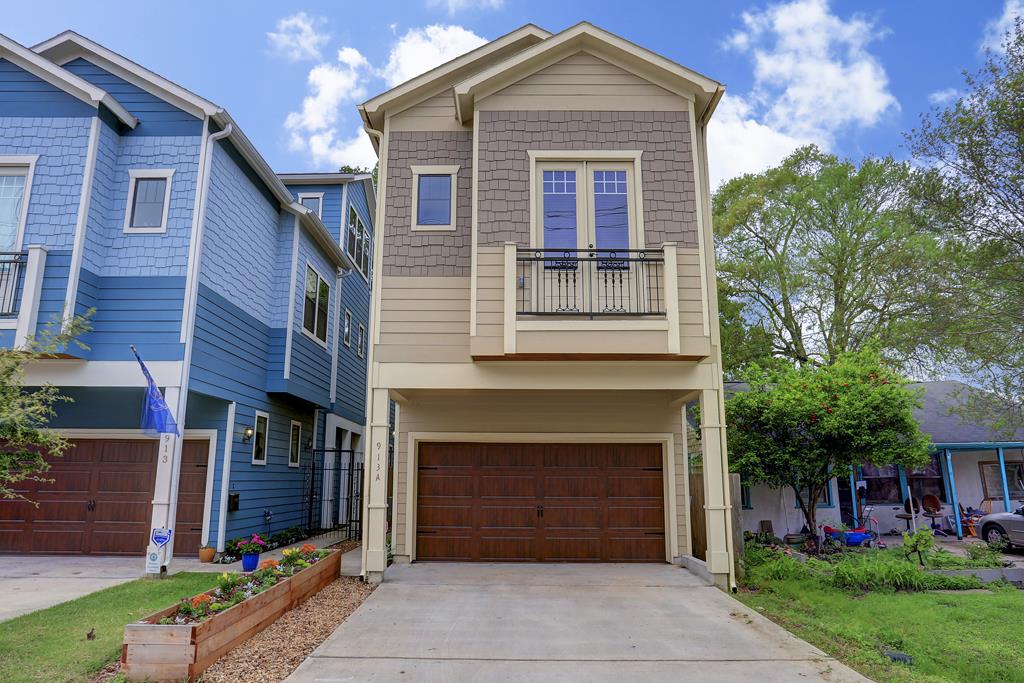 JUST LISTED in Houston Heights! 913-A Lawrence Offered at $599,000.