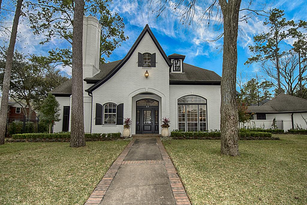 JUST SOLD in Spring Valley! 17 Woodsborough Offered at $1,425,000.