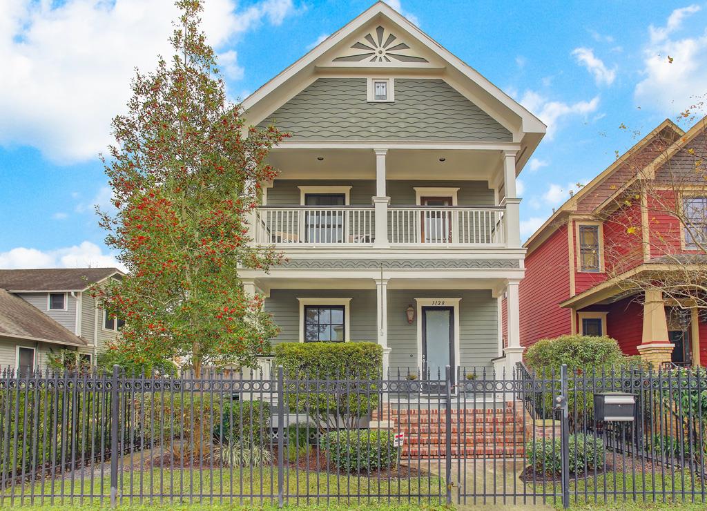 JUST SOLD in Houston Heights! 1128 Tulane Offered at $699,000.