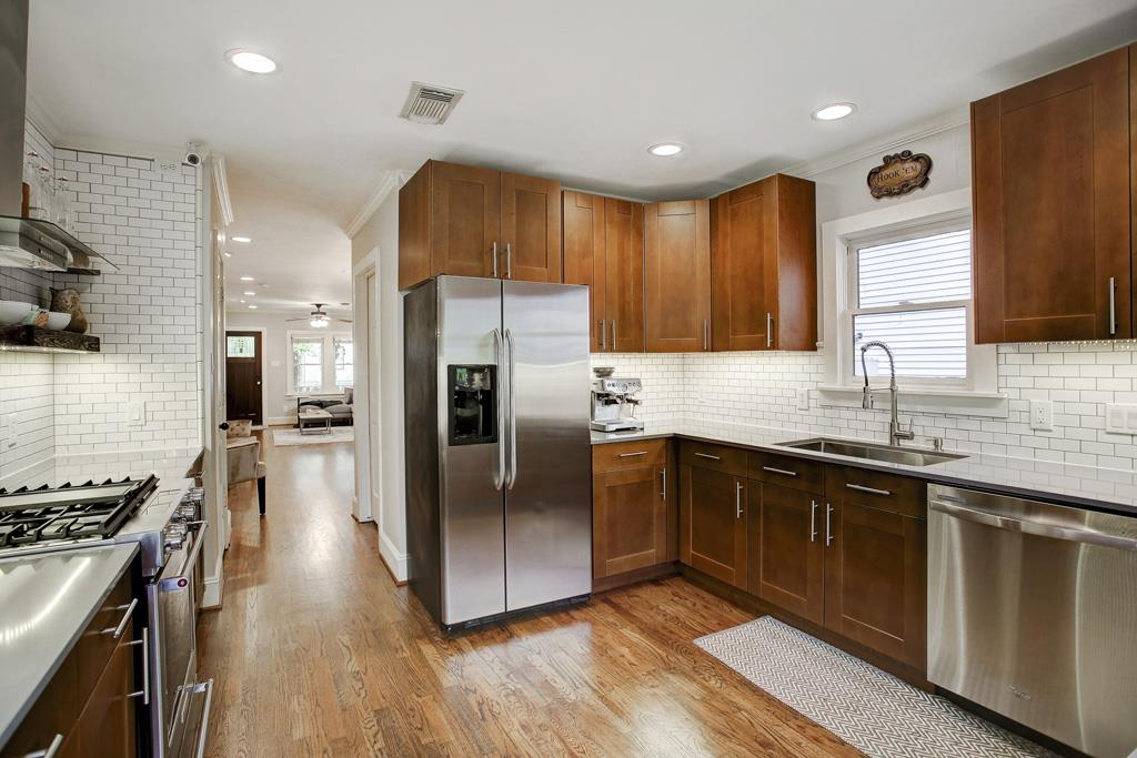 PENDING in Houston Heights! 431 W 27th Offered at $449,000.
