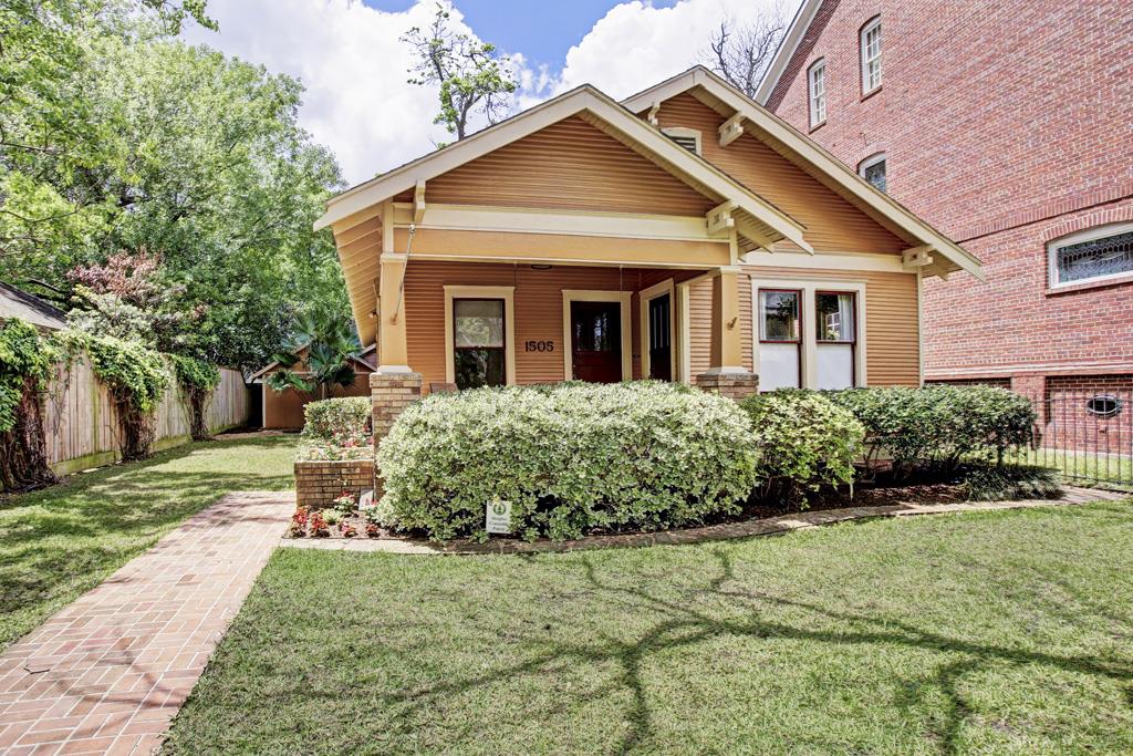 JUST SOLD in Houston Heights! 1505 Oxford Offered at $575,000.