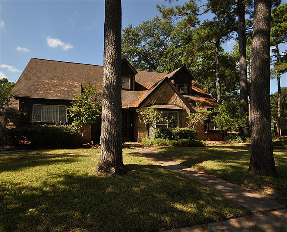 JUST SOLD in Shepherd Park Plaza! 4619 Chantilly Offered at $499,900.